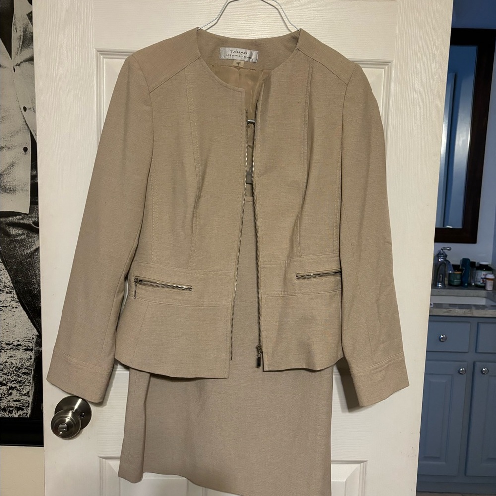 Women’s cream/light tan size 8 skirt suit.